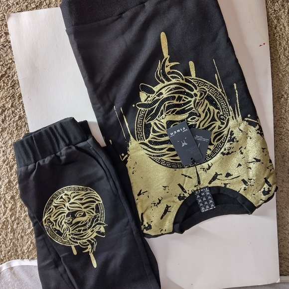 Tracksuit - Picture 2 of 7